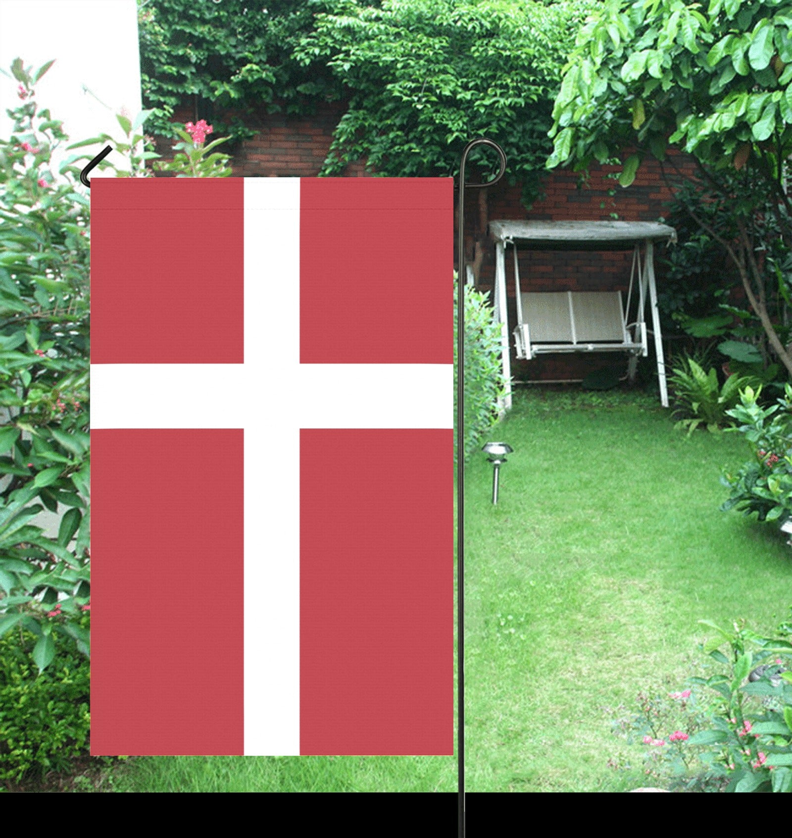 Garden scene with Luv My Flag’s Danish flag displayed.